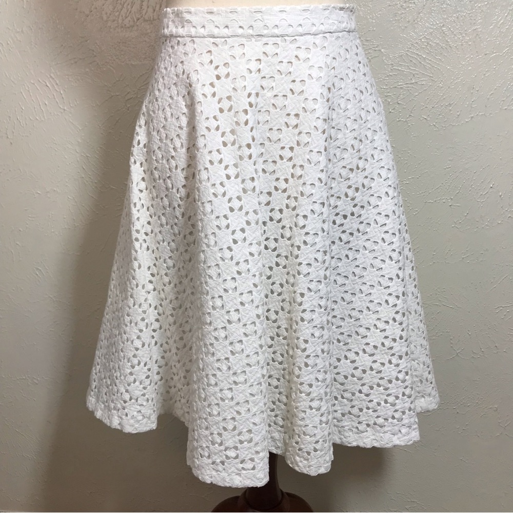 Ann Taylor white eyelet skirt. Size 2P.